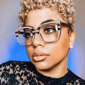 Beautiful Eyeglasses, very fashionable radiant. Tan combined with Brown.